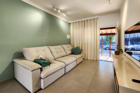 Casa à venda com 192m², 3 quartos e 2 vagas Casa à venda com 192m², 3 quartos e 2 vagasSala