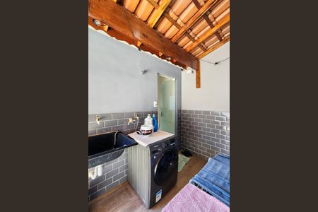 Casa à venda com 192m², 3 quartos e 2 vagas Casa à venda com 192m², 3 quartos e 2 vagasÁrea de Serviço