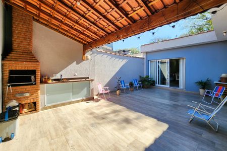 Casa à venda com 192m², 3 quartos e 2 vagas Casa à venda com 192m², 3 quartos e 2 vagasQuintal