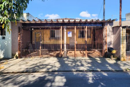 Casa à venda com 192m², 3 quartos e 2 vagas Casa à venda com 192m², 3 quartos e 2 vagasFachada