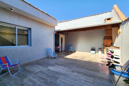 Casa à venda com 192m², 3 quartos e 2 vagas Casa à venda com 192m², 3 quartos e 2 vagasQuintal