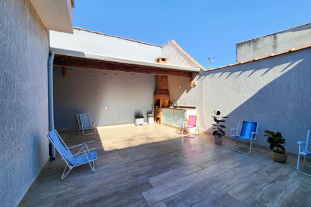 Casa à venda com 192m², 3 quartos e 2 vagas Casa à venda com 192m², 3 quartos e 2 vagasQuintal