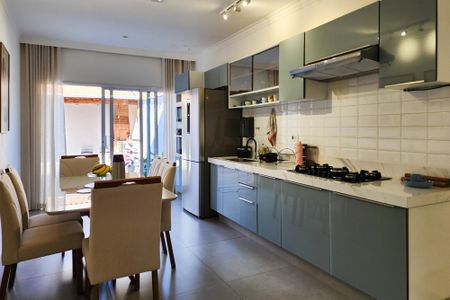 Casa à venda com 192m², 3 quartos e 2 vagas Casa à venda com 192m², 3 quartos e 2 vagasCozinha