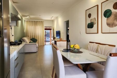 Casa à venda com 192m², 3 quartos e 2 vagas Casa à venda com 192m², 3 quartos e 2 vagasCozinha