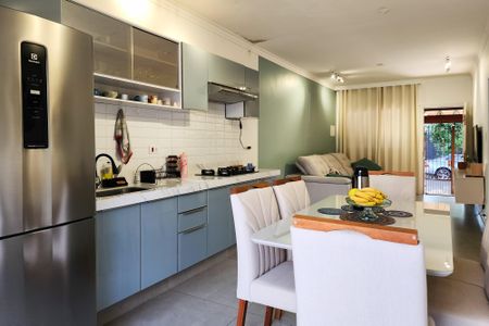 Casa à venda com 192m², 3 quartos e 2 vagas Casa à venda com 192m², 3 quartos e 2 vagasCozinha