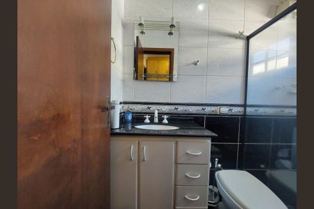 Casa à venda com 150m², 3 quartos e 4 vagasBanheiro Suíte 2