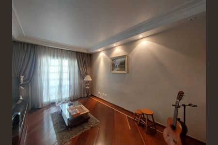 Casa à venda com 150m², 3 quartos e 4 vagasSala