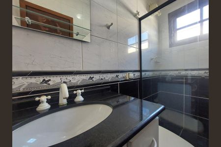 Casa à venda com 150m², 3 quartos e 4 vagasBanheiro Suíte 2