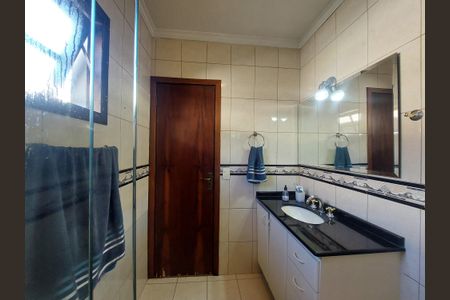 Casa à venda com 150m², 3 quartos e 4 vagasBanheiro Suíte 2