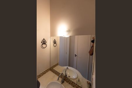 Casa à venda com 420m², 3 quartos e 10 vagas Casa à venda com 420m², 3 quartos e 10 vagasLavabo