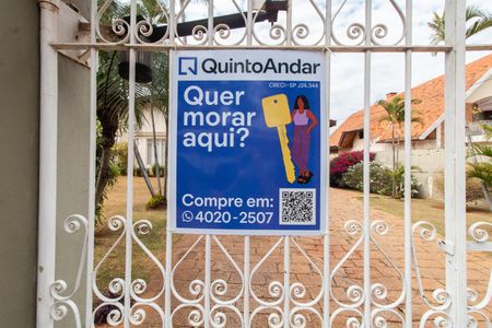 Casa à venda com 420m², 3 quartos e 10 vagas Casa à venda com 420m², 3 quartos e 10 vagasFachada