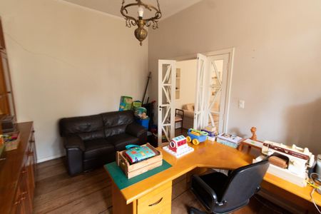 Casa à venda com 420m², 3 quartos e 10 vagas Casa à venda com 420m², 3 quartos e 10 vagasEscritório