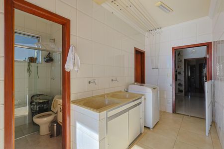 Apartamento à venda com 230m², 3 quartos e 2 vagas Apartamento à venda com 230m², 3 quartos e 2 vagasÁrea de Serviço