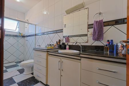 Apartamento à venda com 230m², 3 quartos e 2 vagas Apartamento à venda com 230m², 3 quartos e 2 vagasBanheiro da Suíte