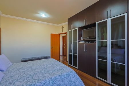 Apartamento à venda com 230m², 3 quartos e 2 vagas Apartamento à venda com 230m², 3 quartos e 2 vagasSuíte