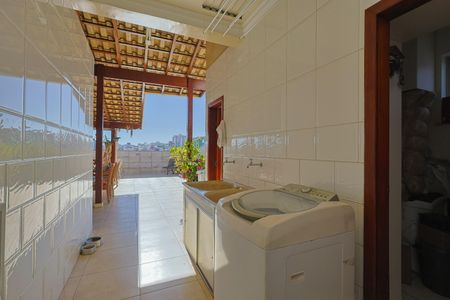 Apartamento à venda com 230m², 3 quartos e 2 vagas Apartamento à venda com 230m², 3 quartos e 2 vagasÁrea de Serviço