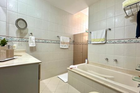 Apartamento à venda com 152m², 3 quartos e sem vagaBanheiro da Suíte