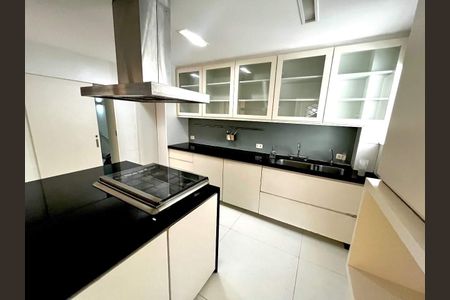 Casa à venda com 208m², 4 quartos e 1 vaga