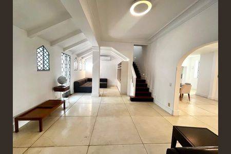 Casa à venda com 208m², 4 quartos e 1 vaga