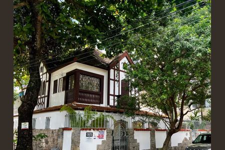 Casa à venda com 208m², 4 quartos e 1 vaga