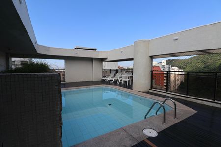 Apartamento para alugar com 200m², 5 quartos e 2 vagasÁrea comum - Piscina