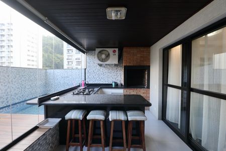 Apartamento para alugar com 200m², 5 quartos e 2 vagasVaranda