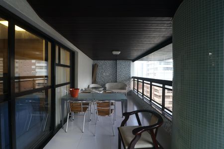 Apartamento para alugar com 200m², 5 quartos e 2 vagasVaranda