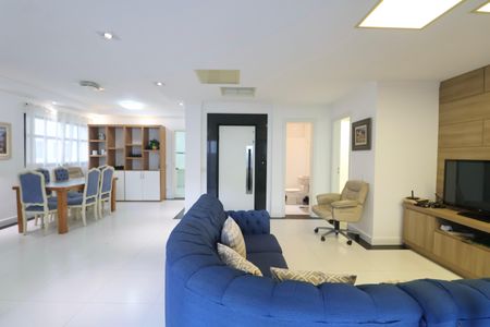 Apartamento para alugar com 200m², 5 quartos e 2 vagasSala