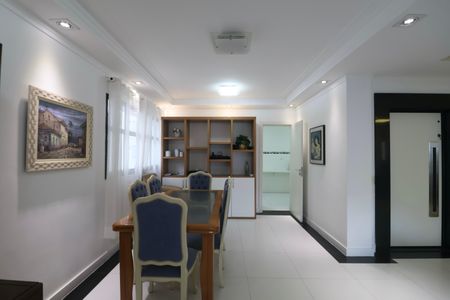 Apartamento para alugar com 200m², 5 quartos e 2 vagasSala