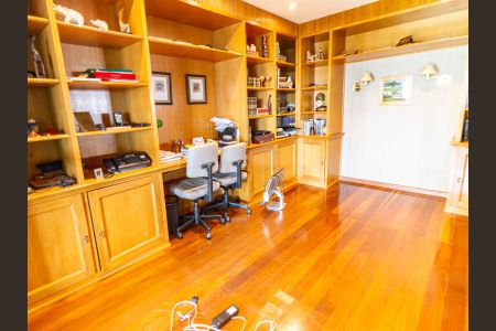 Apartamento à venda com 375m², 4 quartos e 5 vagasEscritório