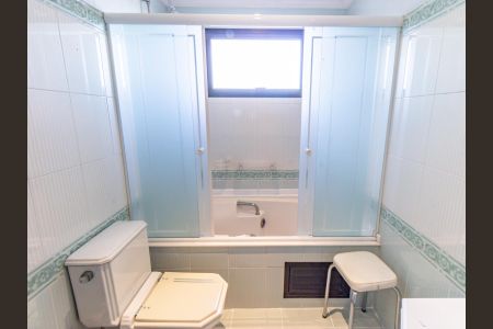 Apartamento à venda com 375m², 4 quartos e 5 vagasBanheiro da Suíte 4