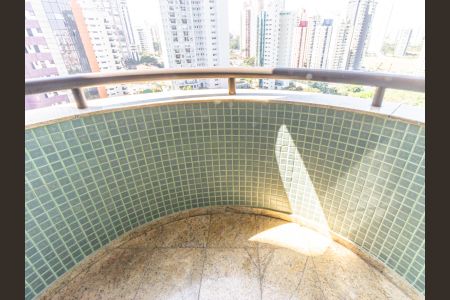 Apartamento à venda com 375m², 4 quartos e 5 vagasSuíte 3 - Varanda