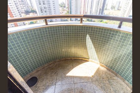 Apartamento à venda com 375m², 4 quartos e 5 vagasSuíte 1 - Varanda