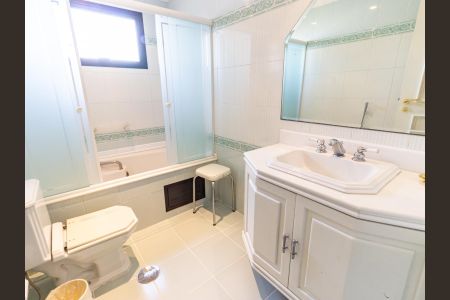 Apartamento à venda com 375m², 4 quartos e 5 vagasBanheiro da Suíte 4