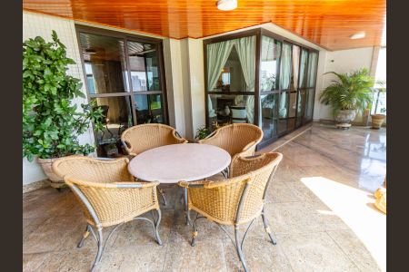 Apartamento à venda com 375m², 4 quartos e 5 vagasVaranda