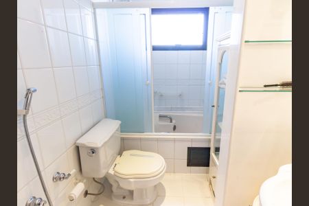 Apartamento à venda com 375m², 4 quartos e 5 vagasBanheiro da Suíte 3