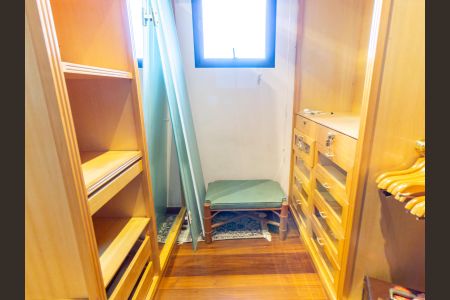 Apartamento à venda com 375m², 4 quartos e 5 vagasSuíte 1 - Closet