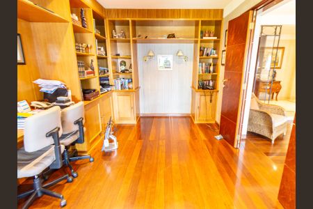 Apartamento à venda com 375m², 4 quartos e 5 vagasEscritório