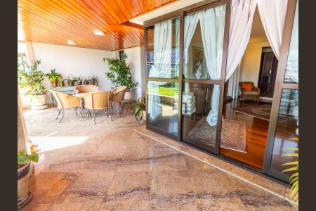 Apartamento à venda com 375m², 4 quartos e 5 vagasVaranda