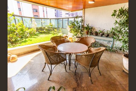 Apartamento à venda com 375m², 4 quartos e 5 vagasVaranda