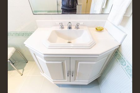 Apartamento à venda com 375m², 4 quartos e 5 vagasBanheiro da Suíte 4