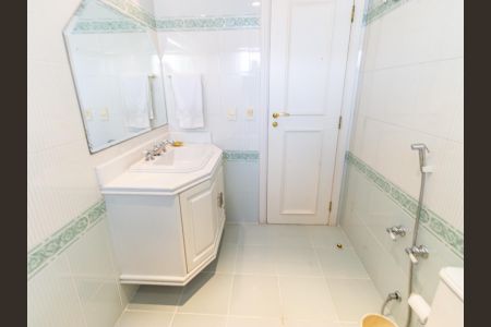 Apartamento à venda com 375m², 4 quartos e 5 vagasBanheiro da Suíte 4