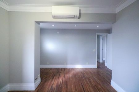 Apartamento à venda com 170m², 3 quartos e 2 vagas Apartamento à venda com 170m², 3 quartos e 2 vagasSuíte