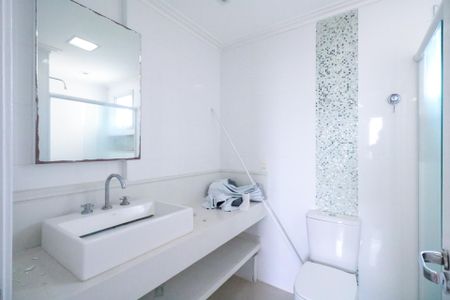 Apartamento à venda com 170m², 3 quartos e 2 vagas Apartamento à venda com 170m², 3 quartos e 2 vagasBanheiro da Suíte