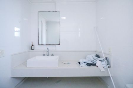 Apartamento à venda com 170m², 3 quartos e 2 vagas Apartamento à venda com 170m², 3 quartos e 2 vagasBanheiro da Suíte