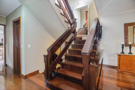 Casa à venda com 340m², 3 quartos e 2 vagasEscada