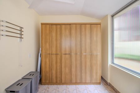 Casa à venda com 340m², 3 quartos e 2 vagasÁrea de Serviço