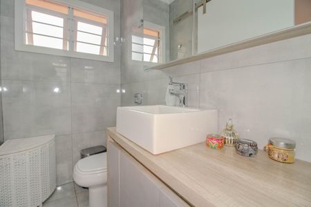 Casa à venda com 340m², 3 quartos e 2 vagasBanheiro da Suíte