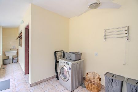 Casa à venda com 340m², 3 quartos e 2 vagasÁrea de Serviço