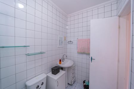 Casa à venda com 75m², 2 quartos e 2 vagasBanheiro do Quarto 1